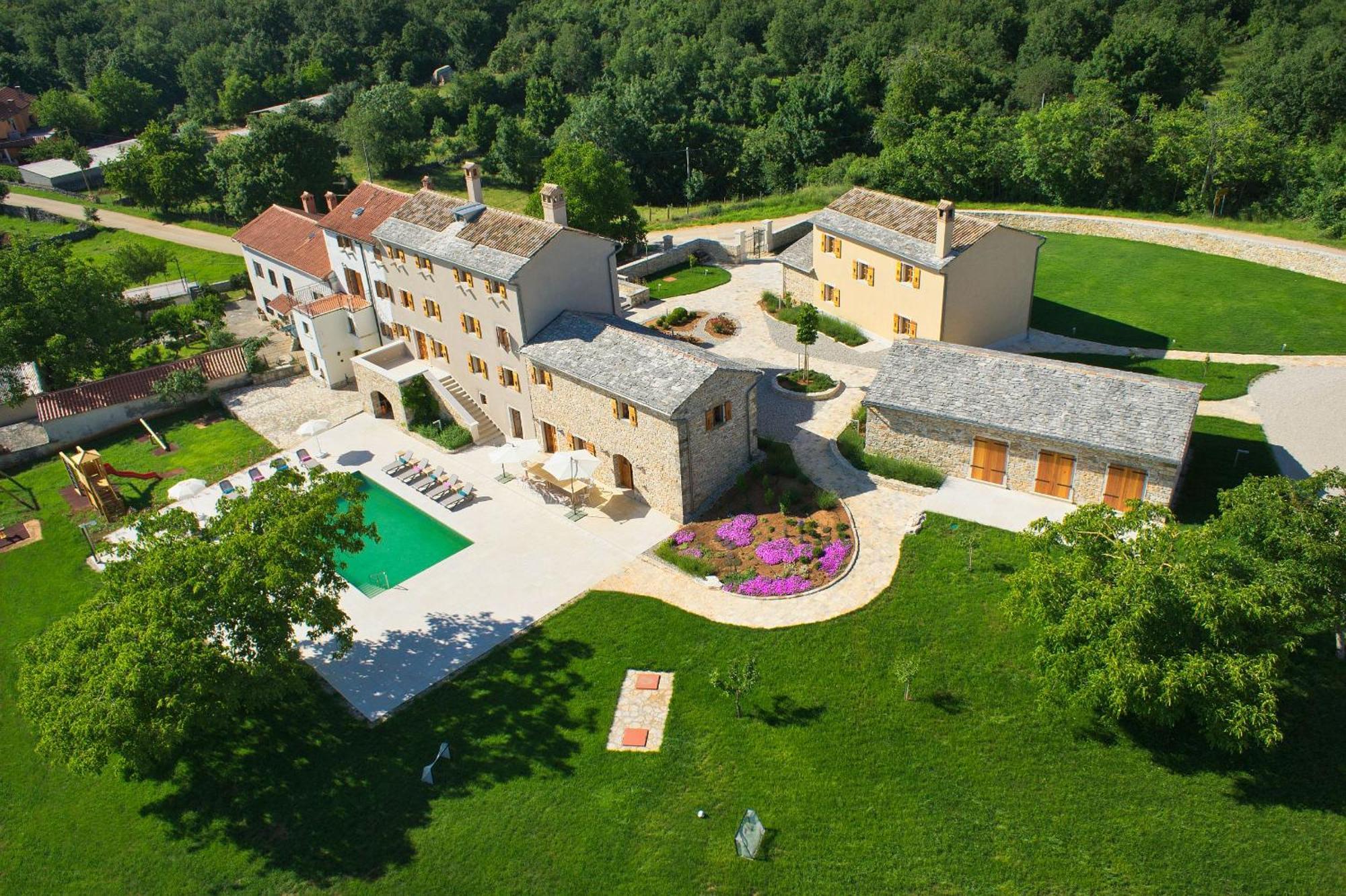 Villa Poropati, Groznjan, Istria - Luxury Countryside Estate For Up To 19 Persons - Large Pool Of 80M2 With Kids Section Екстер'єр фото