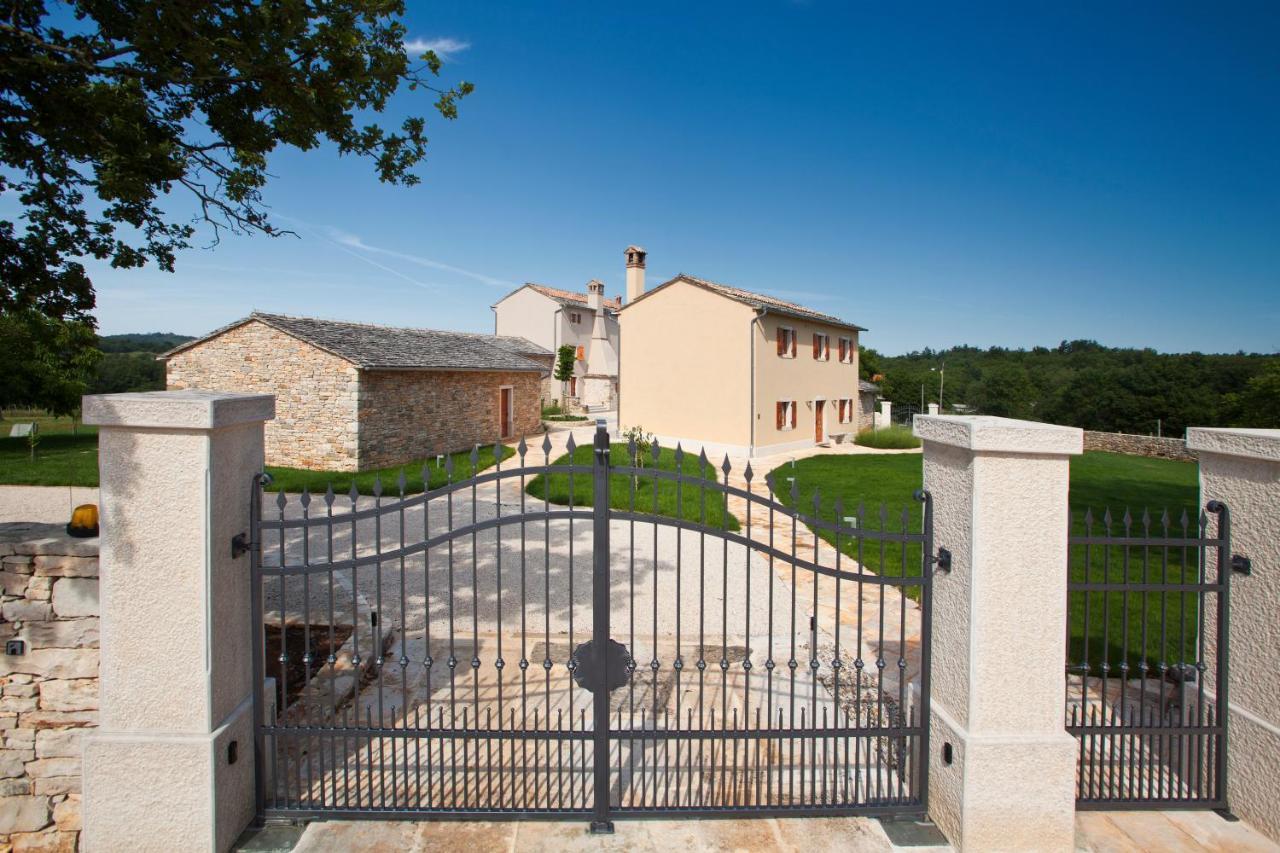 Villa Poropati, Groznjan, Istria - Luxury Countryside Estate For Up To 19 Persons - Large Pool Of 80M2 With Kids Section Екстер'єр фото