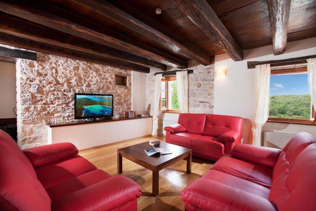 Villa Poropati, Groznjan, Istria - Luxury Countryside Estate For Up To 19 Persons - Large Pool Of 80M2 With Kids Section Екстер'єр фото
