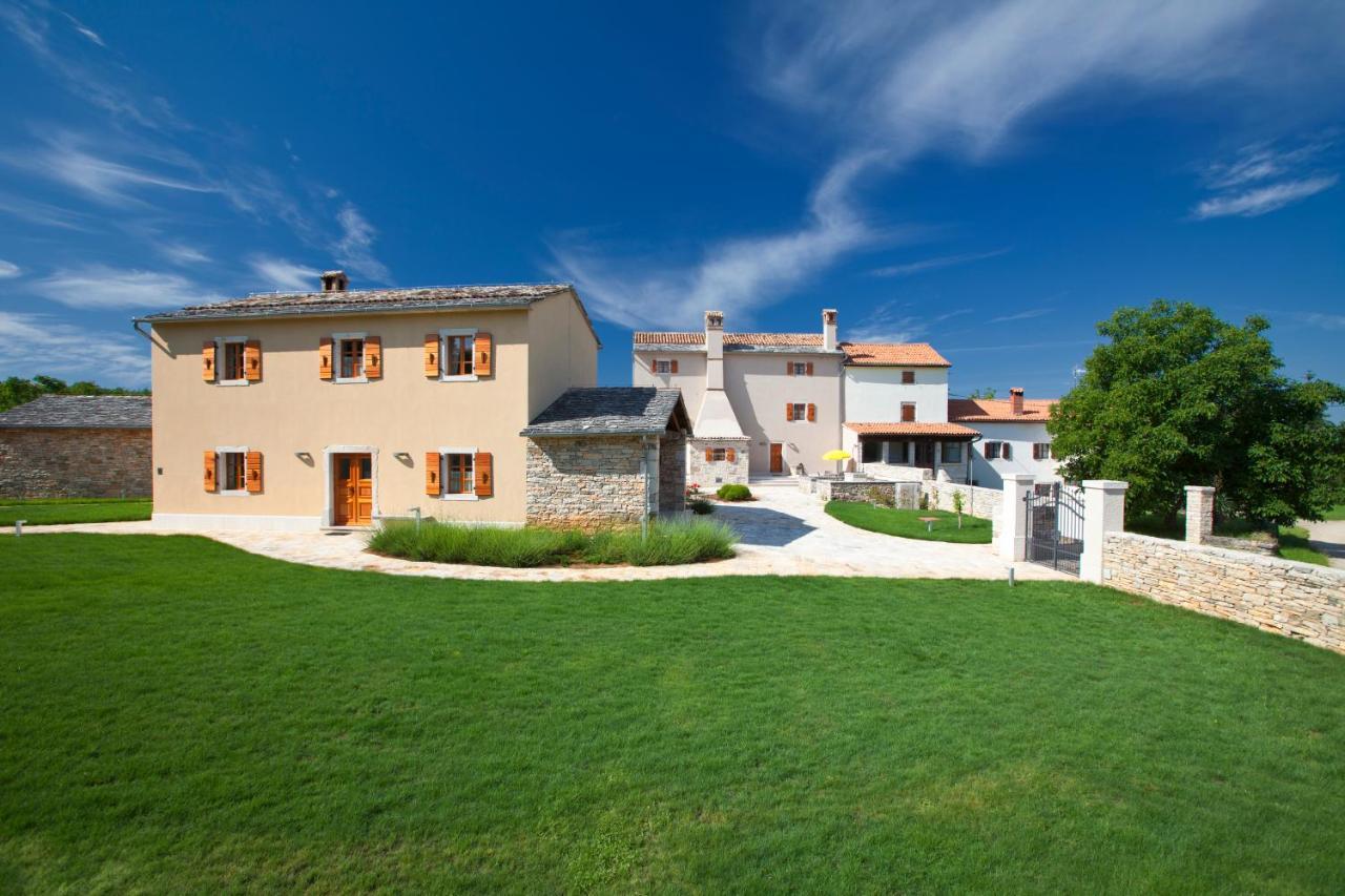 Villa Poropati, Groznjan, Istria - Luxury Countryside Estate For Up To 19 Persons - Large Pool Of 80M2 With Kids Section Екстер'єр фото